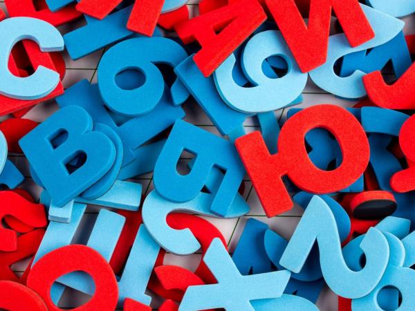 red and blue numbers letters (c) Shutterstock / Irina Timokhina