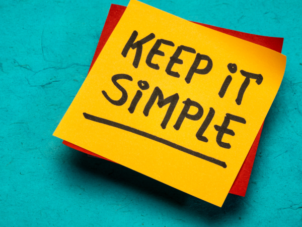 a yellow post it note with the words 'KEEP IT SIMPLE!' written on it in black ink