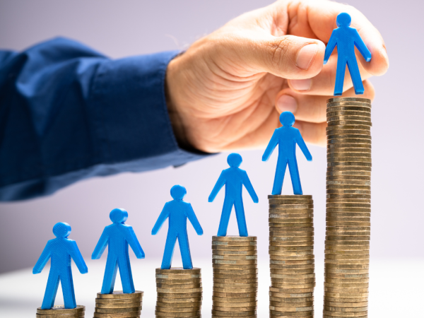 stacks of coins with small blue figures on top, coin stacks get larger from left to right. 