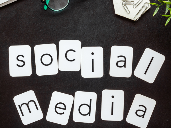 Black desk top with white card reading 'SOCIAL MEDIA' Black desk top with white card reading 'SOCIAL MEDIA'