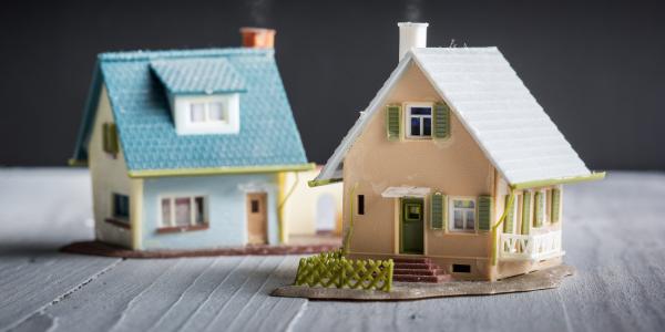 2 model houses, one a residence, the other a holiday home. 2 model houses, one a residence, the other a holiday home.
