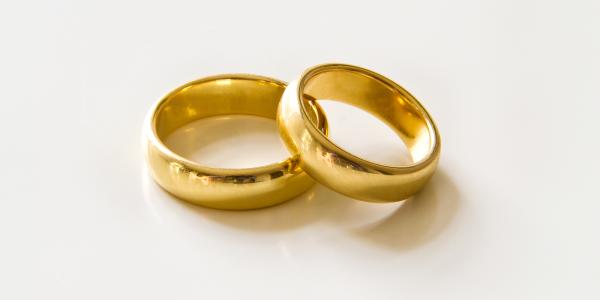 2 yellow gold wedding bands