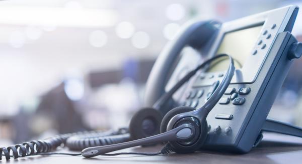 telephone_on_a_desk_with_headset
