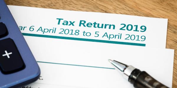 tax return 2018-2019 (c) Shutterstock / Paul Maguire